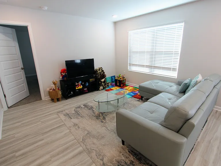 440 Scarborough St — Photo 12
