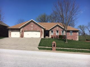 849 E Country Ridge St, Nixa, MO 65714