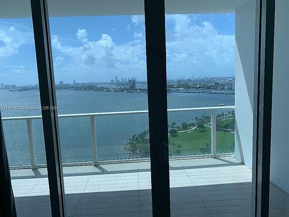 4th image of 2020 N Bayshore Dr APT 2305