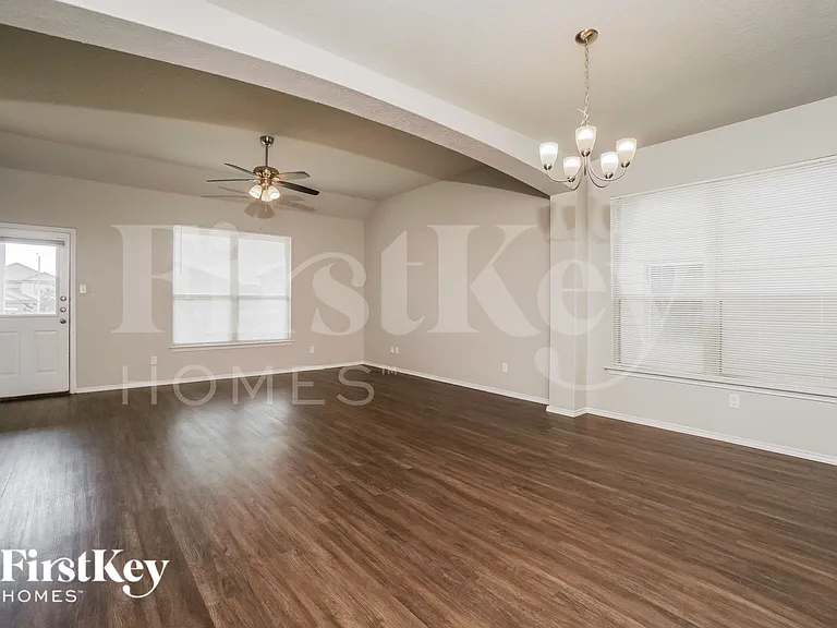 5702 Acacia Farm — Photo 3