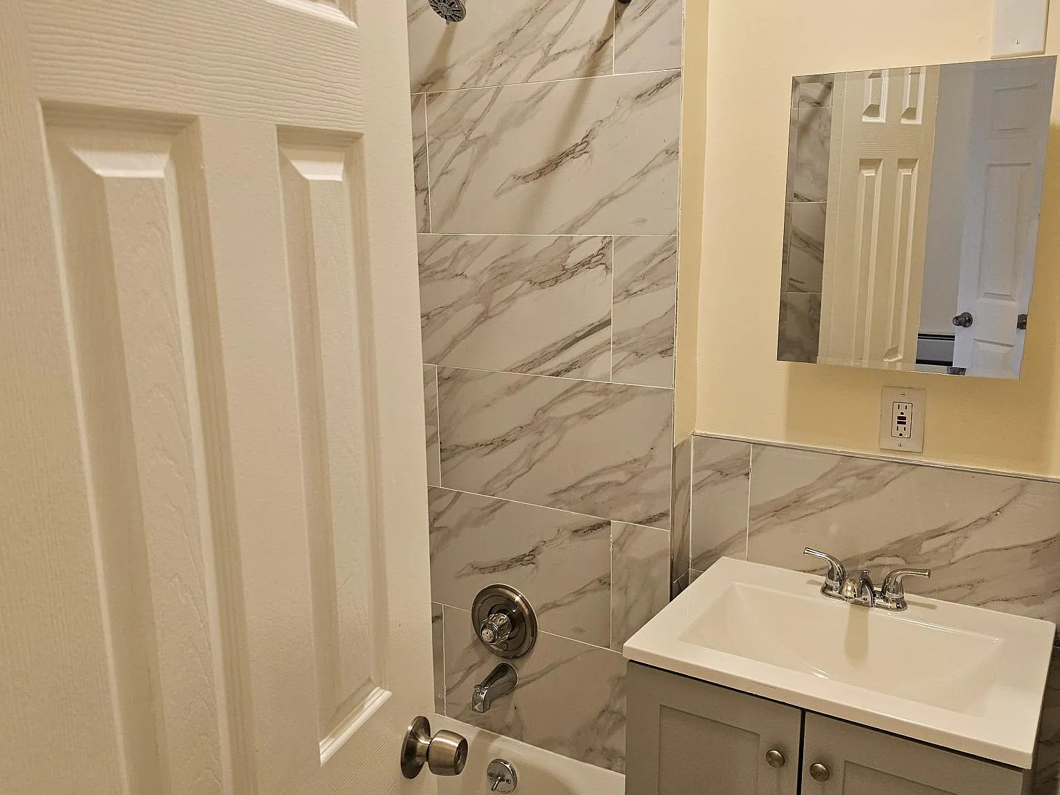 296 Woodworth Ave — Photo 2
