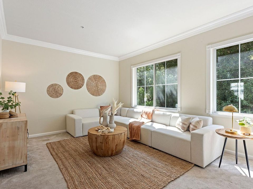 1st image of 22 Creekside Ln