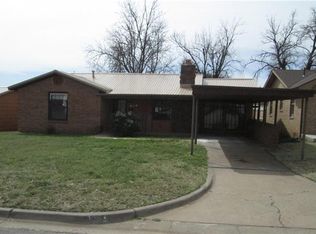 1003 Nw #M, Childress, TX 79201