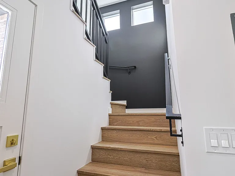 1227 N June St #1227 — Photo 13