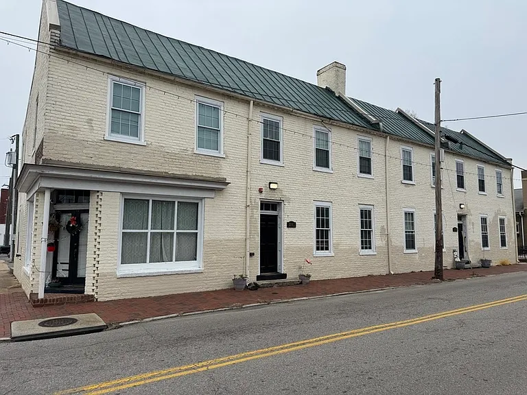 201 E Bank St #2 — Photo 2