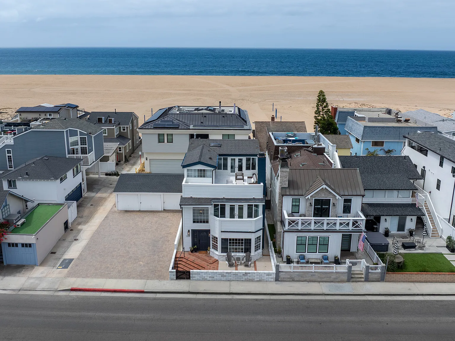709 W Balboa Blvd — Photo 2