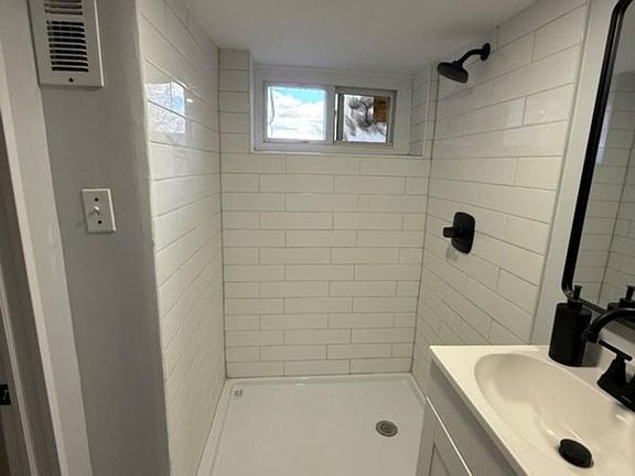 5th image of 2855 Mayfield Ave