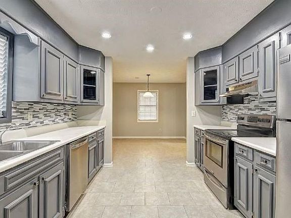 4th image of 2721 Herron Cir