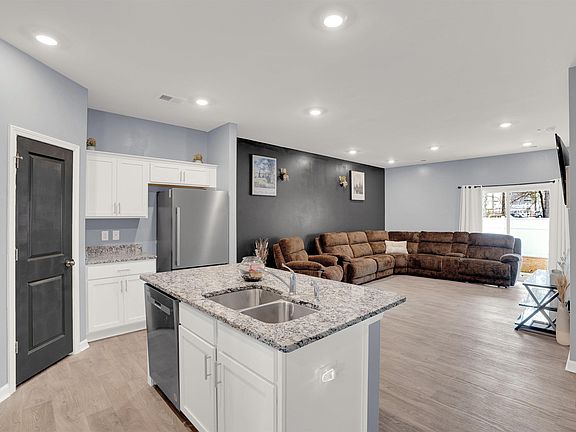 3rd image of 27A Beechnut St