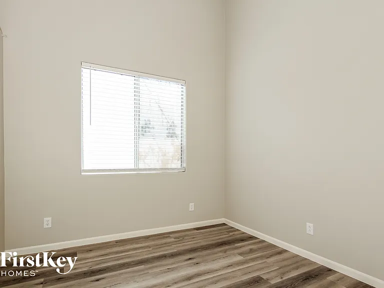 3949 N 111th Dr — Photo 11