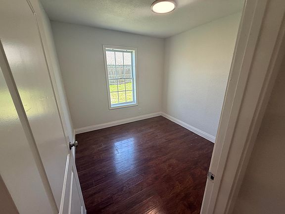 4th image of 312 W Rentz St