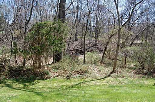 2nd image of 19 W Lake Ct