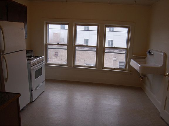 3rd image of 2035 N Holton St APT 5
