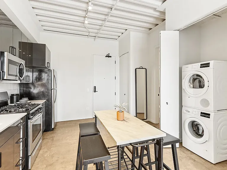 1222 W Jackson Blvd #206 — Photo 3