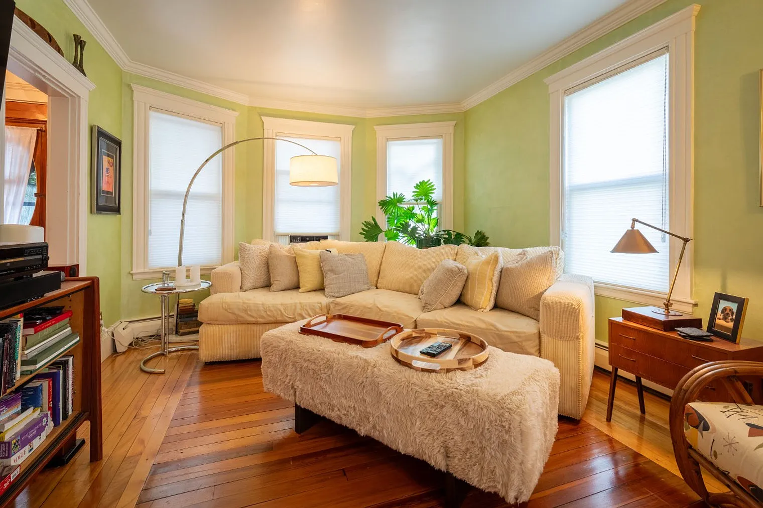 2 bed, 1.0 bath, 1291 sqft, $6,698 — Photo 3