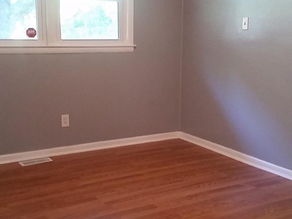 3rd image of 235 Aberdeen Dr