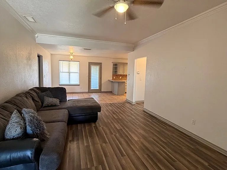4515 Monty Dr — Photo 4