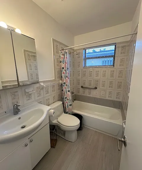 2503 NE 184th Ter — Photo 8
