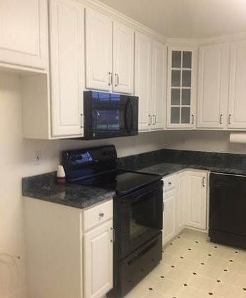 4th image of 400 Cobblestone Dr