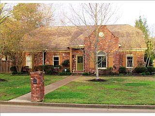 5th image of 2105 Oaklawn Ln