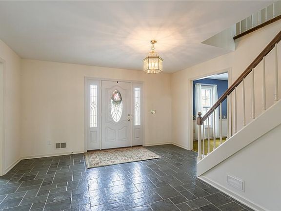 5th image of 3 Hastings Cir