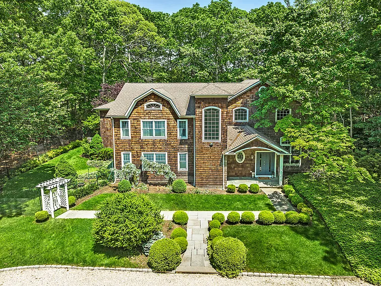 2795 Deerfield Rd — Photo 3