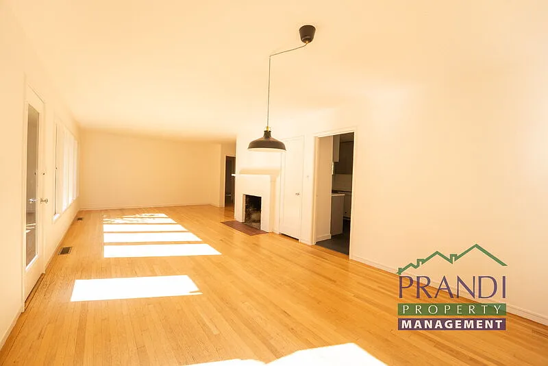 2 bed, 1.0 bath, 1088 sqft, $5,500 — Photo 4