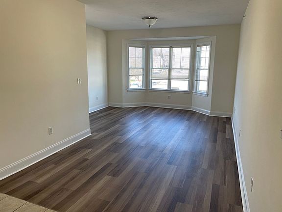 4th image of 32 Guild St Unit 302