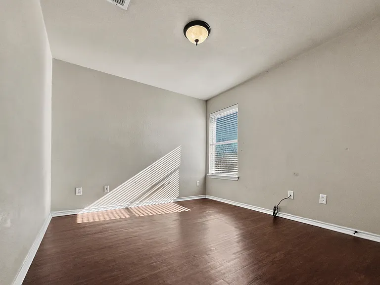 1301 Piedmont Dr — Photo 7