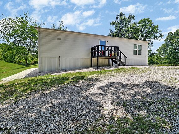 5th image of 527 Stilts Ln