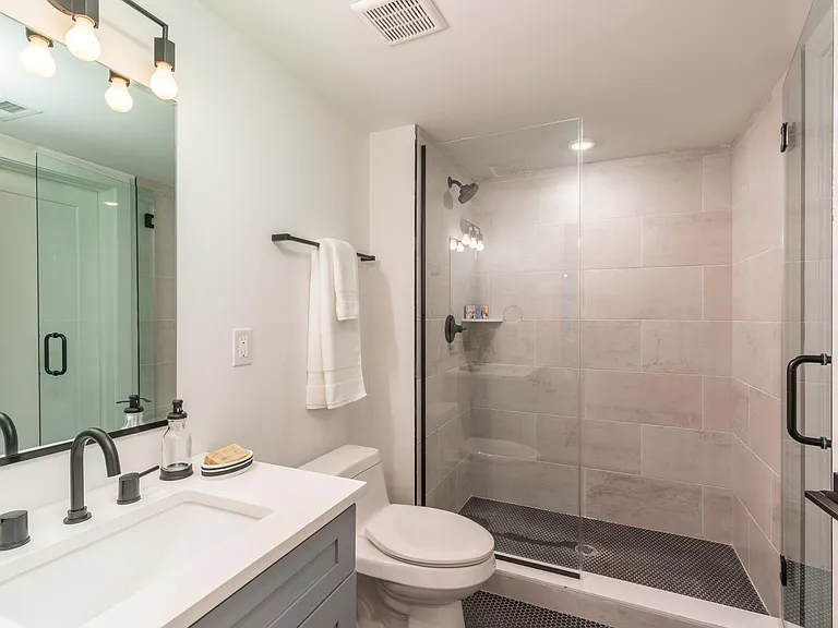629 W Girard Ave — Photo 32