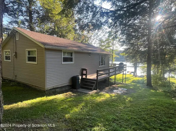 39 Lower Rockwood Rd, Union Dale, PA 18470