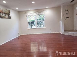 4 Covington Ct, East Brunswick, NJ 08816