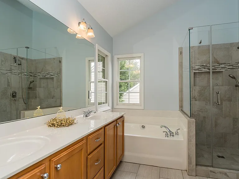 1108 Chancellors Ridge Dr — Photo 7