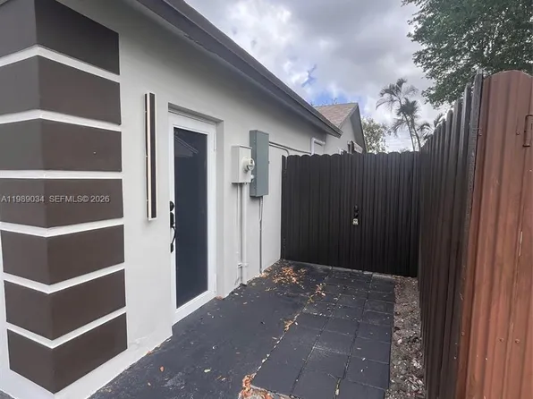 19541 NW 57th Ct, Hialeah, FL