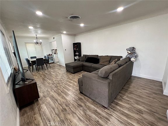5th image of 2373 N Alameda Ave