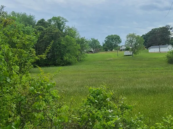 8 Edwardsville Rd, Hardy, VA 24101
