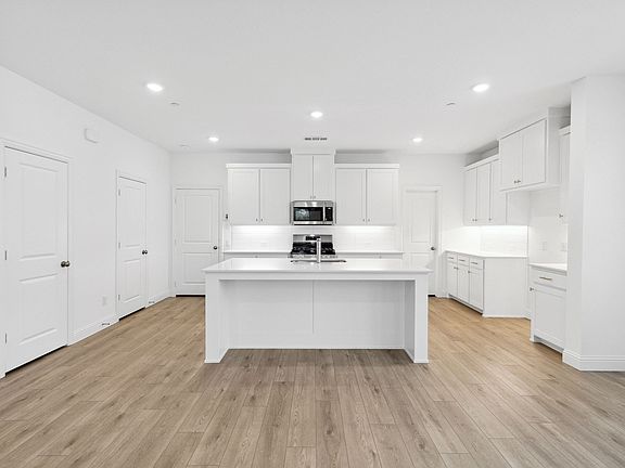 2nd image of 2845 Maidenhair Ln