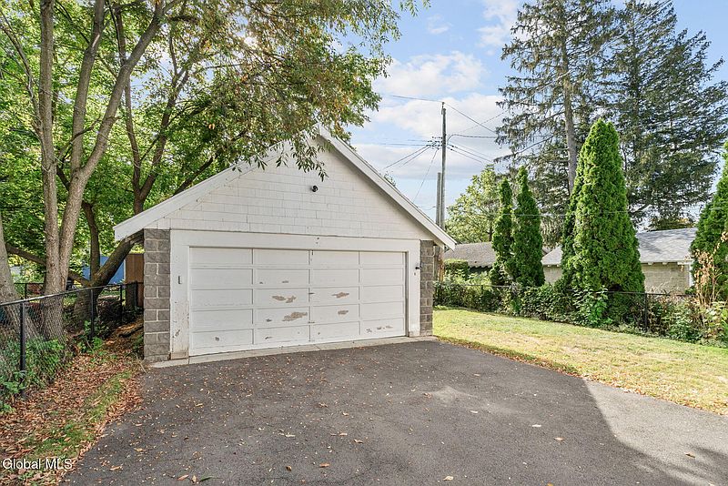 3rd image of 11 Fleetwood Avenue