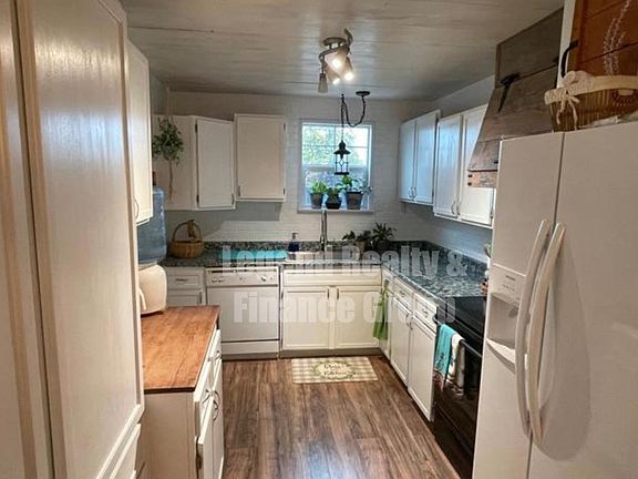 3rd image of 318 Cypress St
