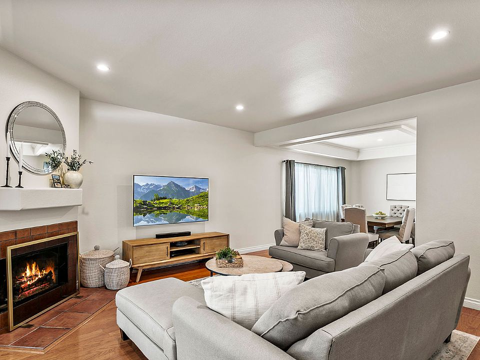 1st image of 14351 Magnolia Blvd APT 4