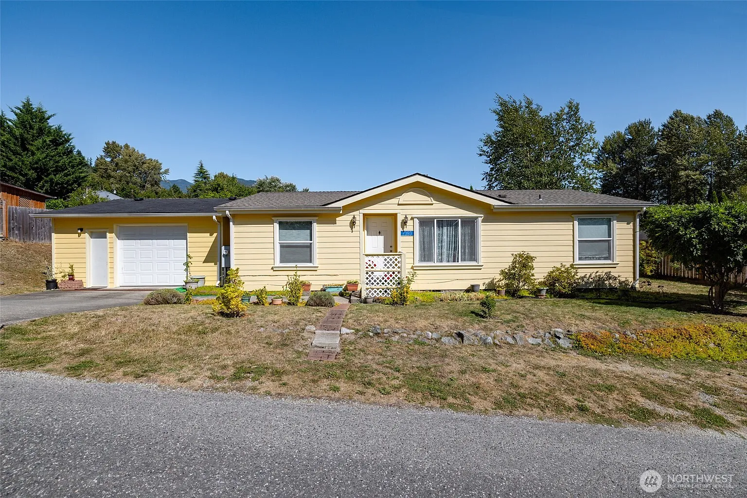 7393 N Rietze Avenue photo 1