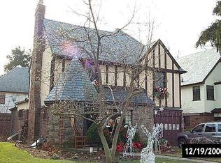82 Marlborough Ct, Rockville Centre, NY 11570
