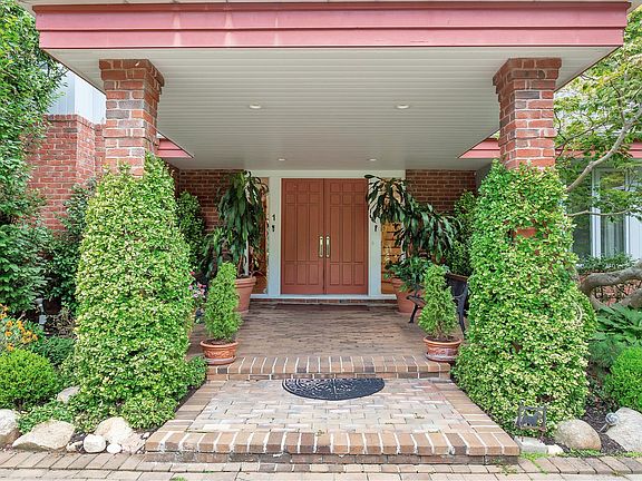 3rd image of 1 High Meadow Ct