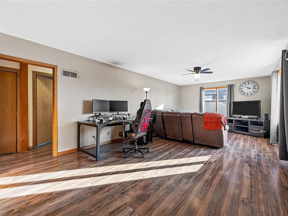 404 2nd St E, Newhall, IA 52315 Zillow