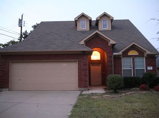 801 Martin Ln, Euless, TX 76040