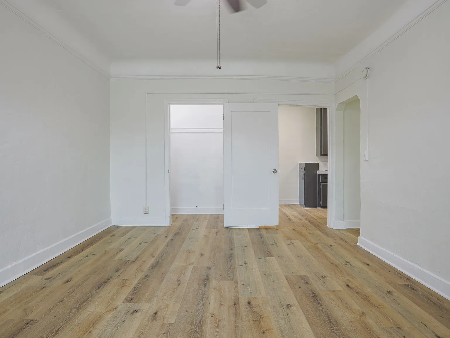 Catalina Apartments | Studio & One-Bedroom Apartments in Prime Koreatown — Photo 2