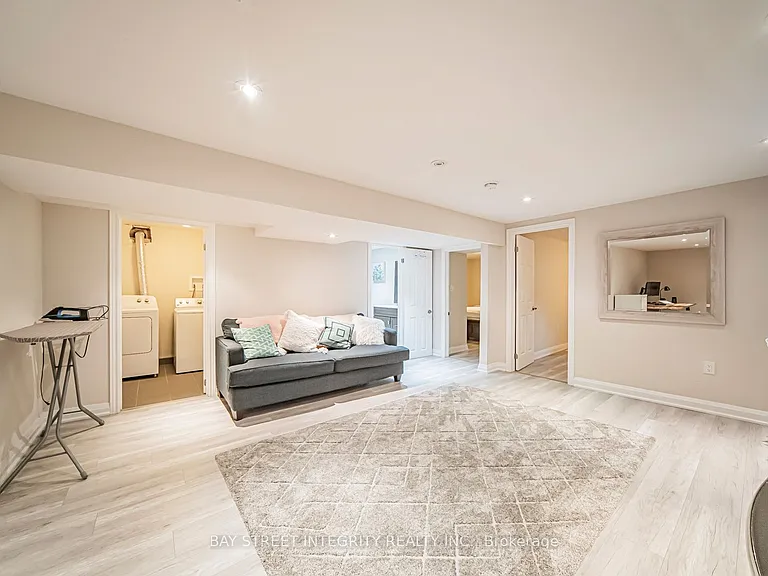 1277 Gainsborough Dr — Photo 35