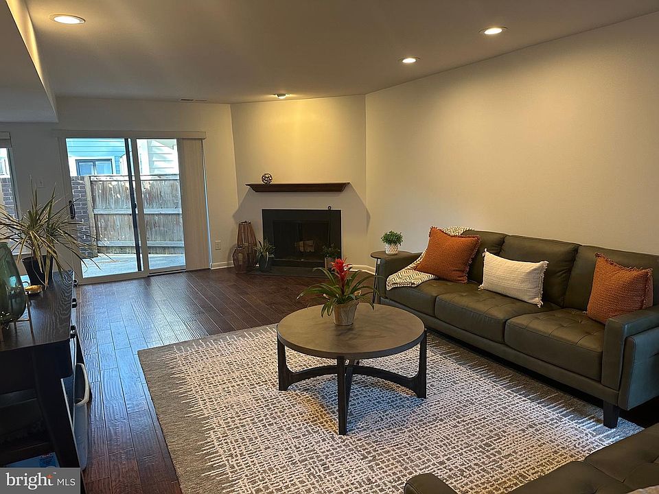 1st image of 1750 Oakwood Ter #4C