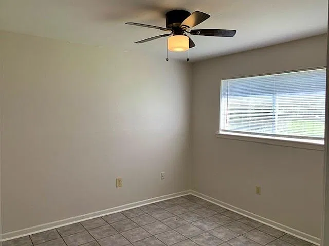 4 bed, 2.5 bath, 1802 sqft, $2,000 — Photo 3